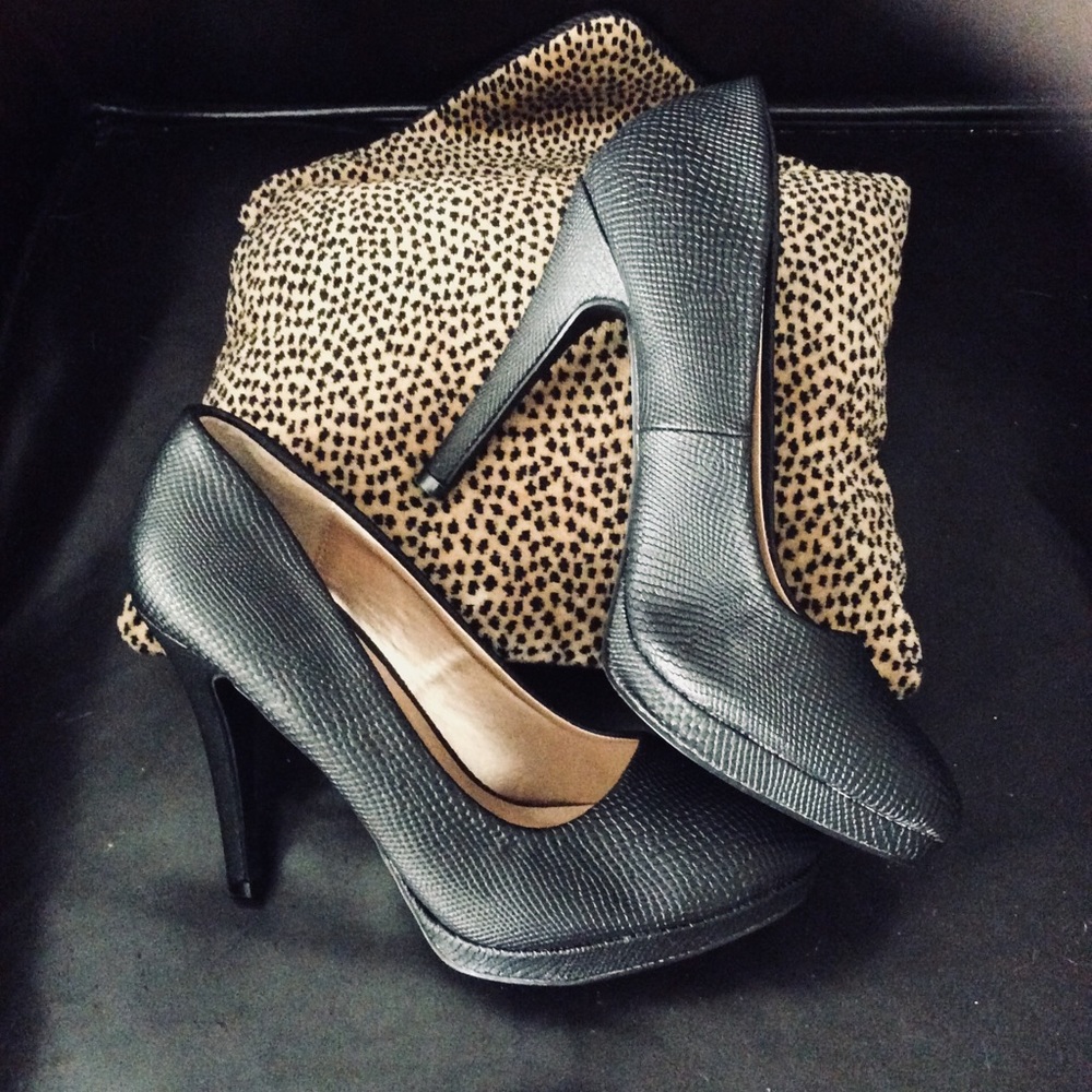 Black Ribbed Leather Stiletto Pump